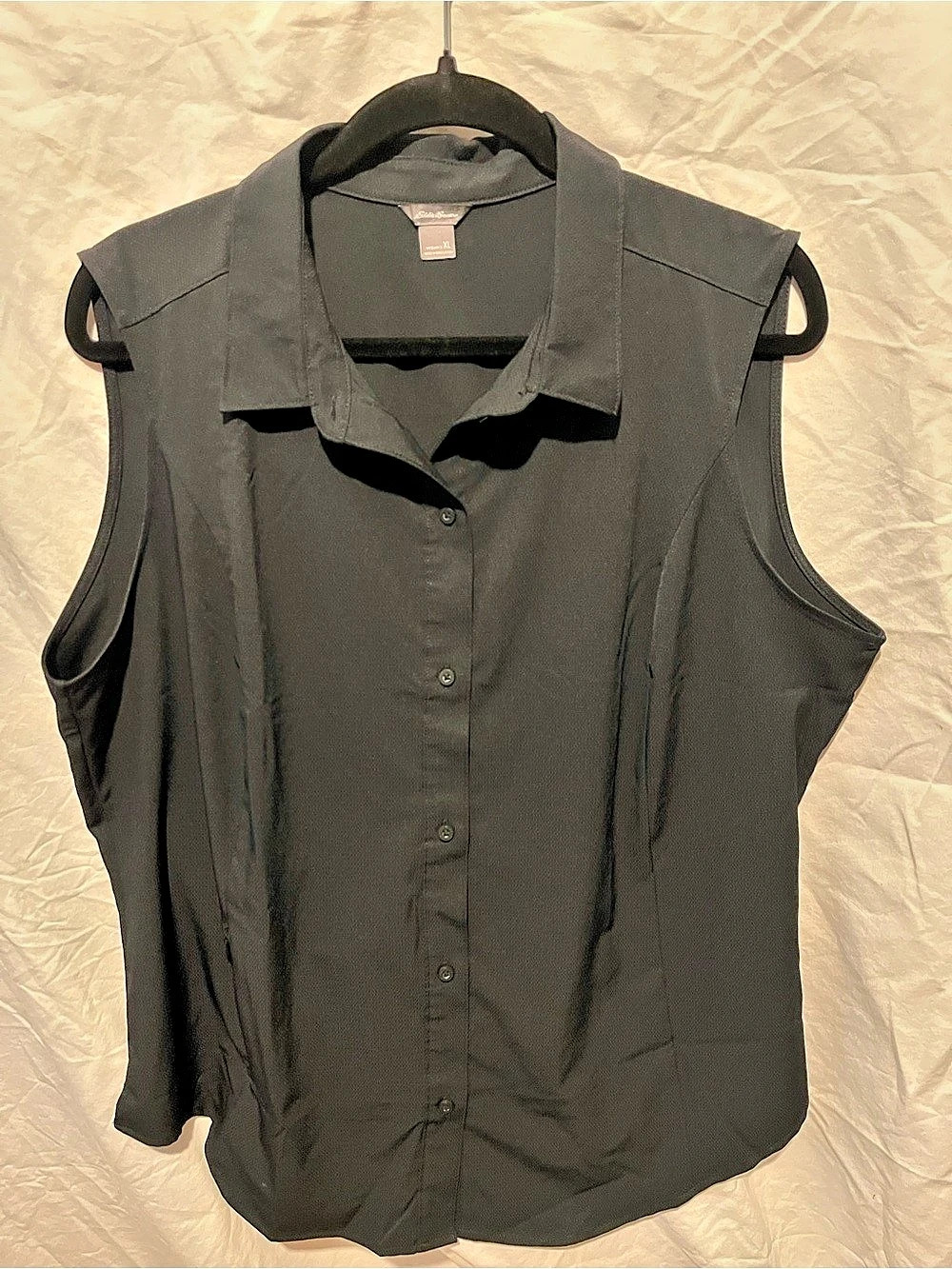 Eddie Bauer Sleeveless Button Down Top in Black XL Like New